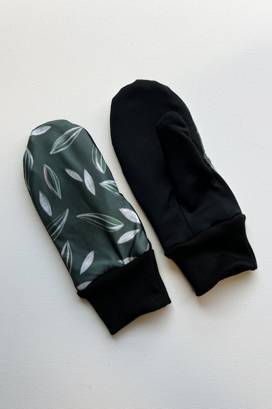 Eclipse Mitten - Green Leaves